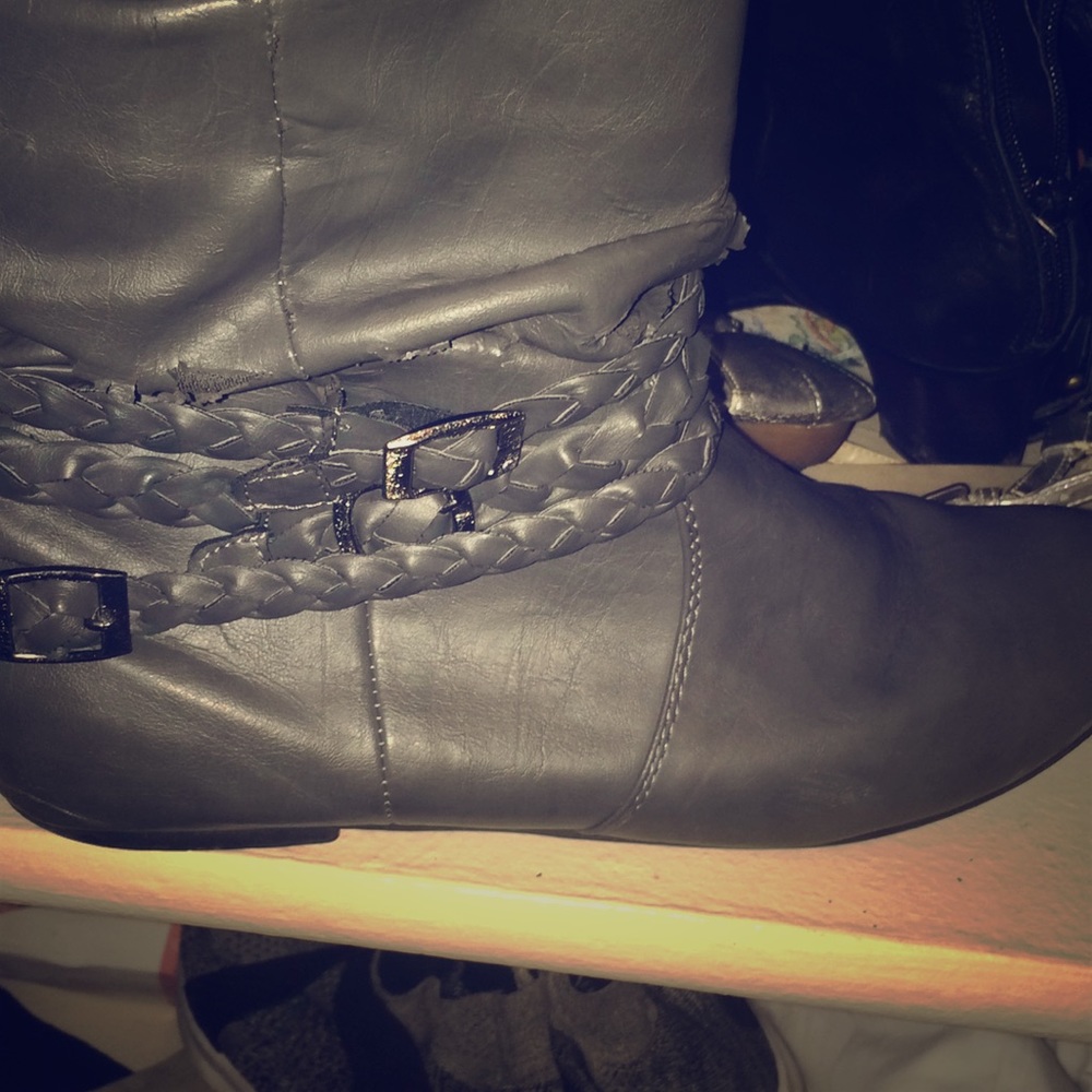 Size 9 grey boots